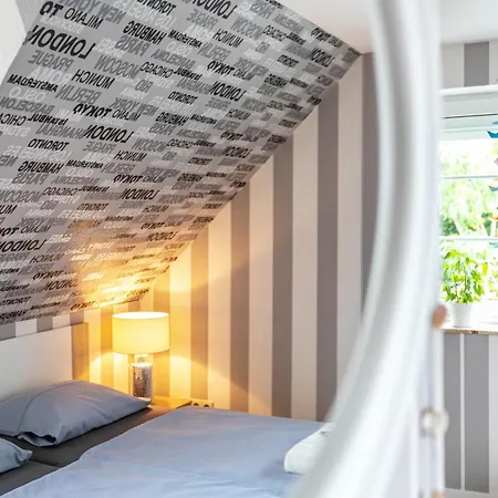 Gaestezimmer Mitten In Vendégház *